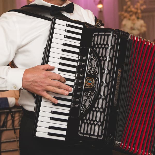 Lucio Raggiunti performing with his accordion